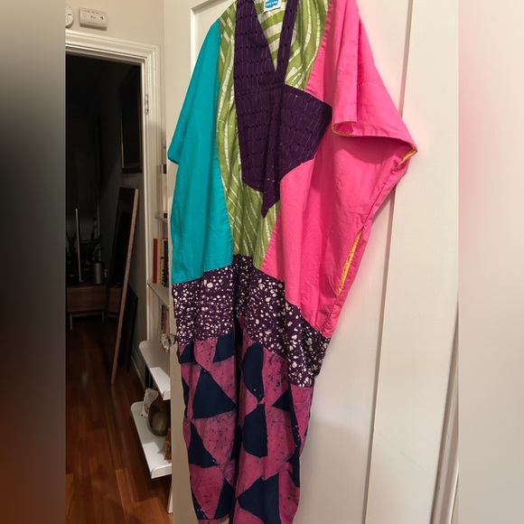 Vibrant Multi-Color Dye Lab (brand) Agbada/ Kaftan. One Size, About 48.5” Long. - Picture 8 of 8